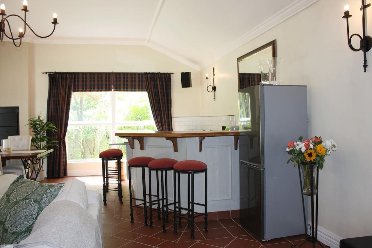 Camelot In Constantia Bed and Breakfast Κέιπ Τάουν Εξωτερικό φωτογραφία