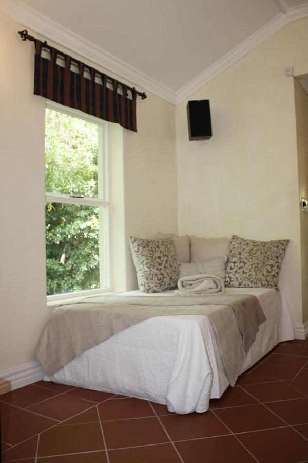 Camelot In Constantia Bed and Breakfast Κέιπ Τάουν Εξωτερικό φωτογραφία
